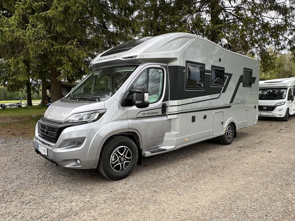 Adria Matrix Supreme 670 SC ALDE "Premium" — matkailuauto vuokralle, kuva 2
