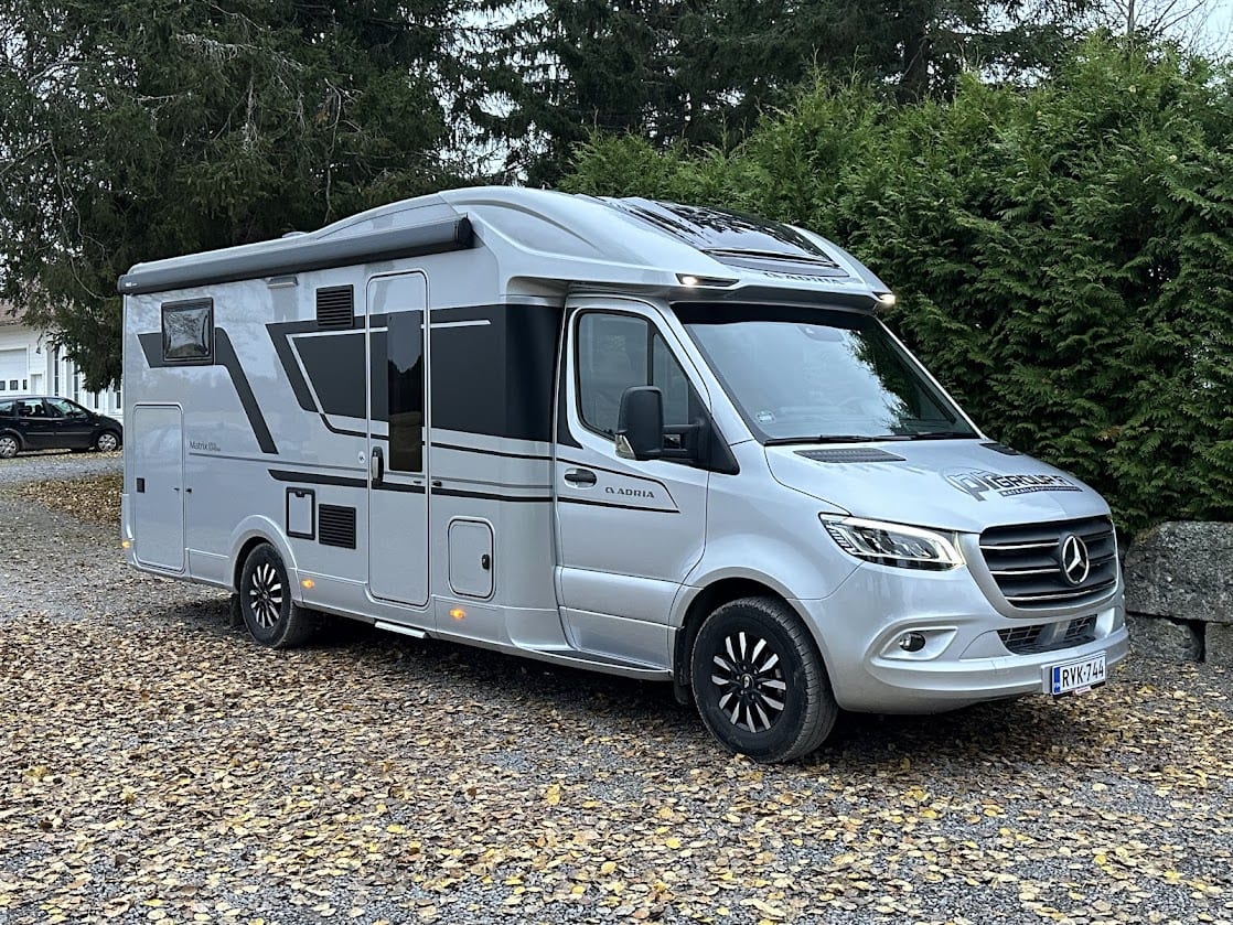 Adria Matrix Supreme 670 SL ALDE "Premium" — matkailuauto vuokralle, kuva 1